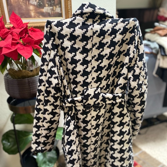 LASO KISS COAT SIZE LARGE with belt, 2 pocket. Brand new no tag. - Picture 3 of 7